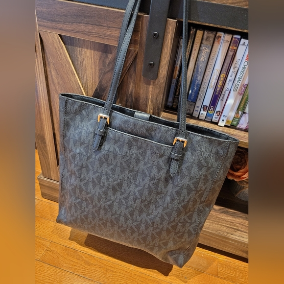 Michael Kors black tote - Picture 2 of 10